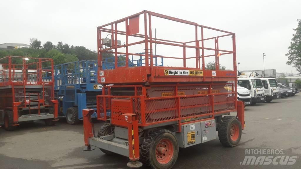 SkyJack SJ 7135 RT Ollós emelők