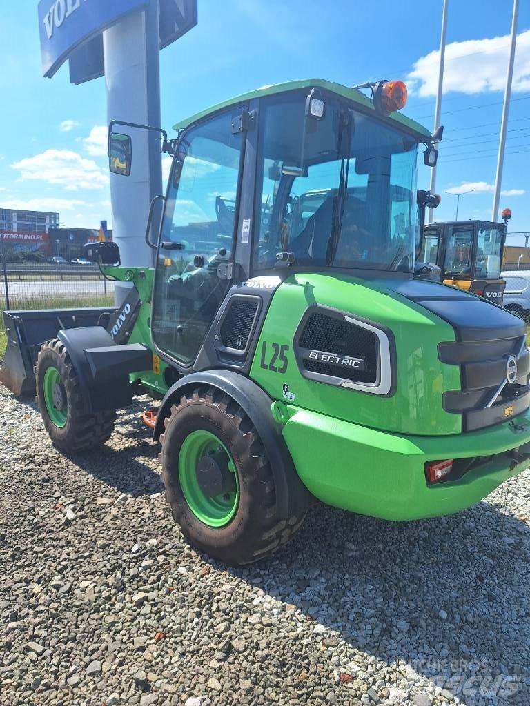 Volvo JL25H ELECTRIC Gumikerekes homlokrakodók