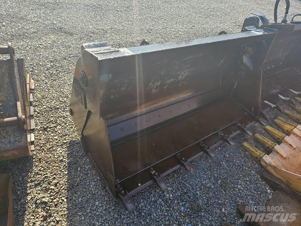 CAT 906 M Gumikerekes homlokrakodók