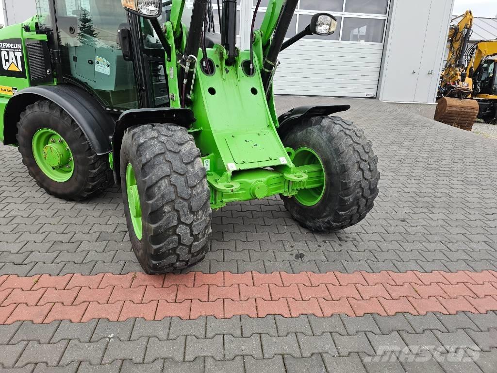 CAT 906 M Gumikerekes homlokrakodók