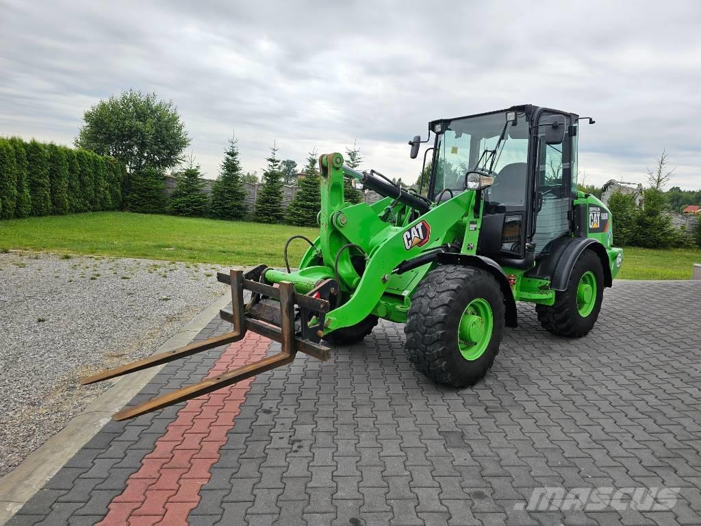 CAT 906 M Gumikerekes homlokrakodók