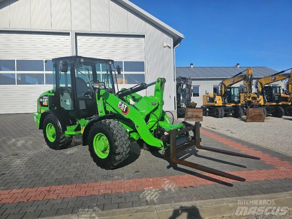 CAT 906 M Gumikerekes homlokrakodók