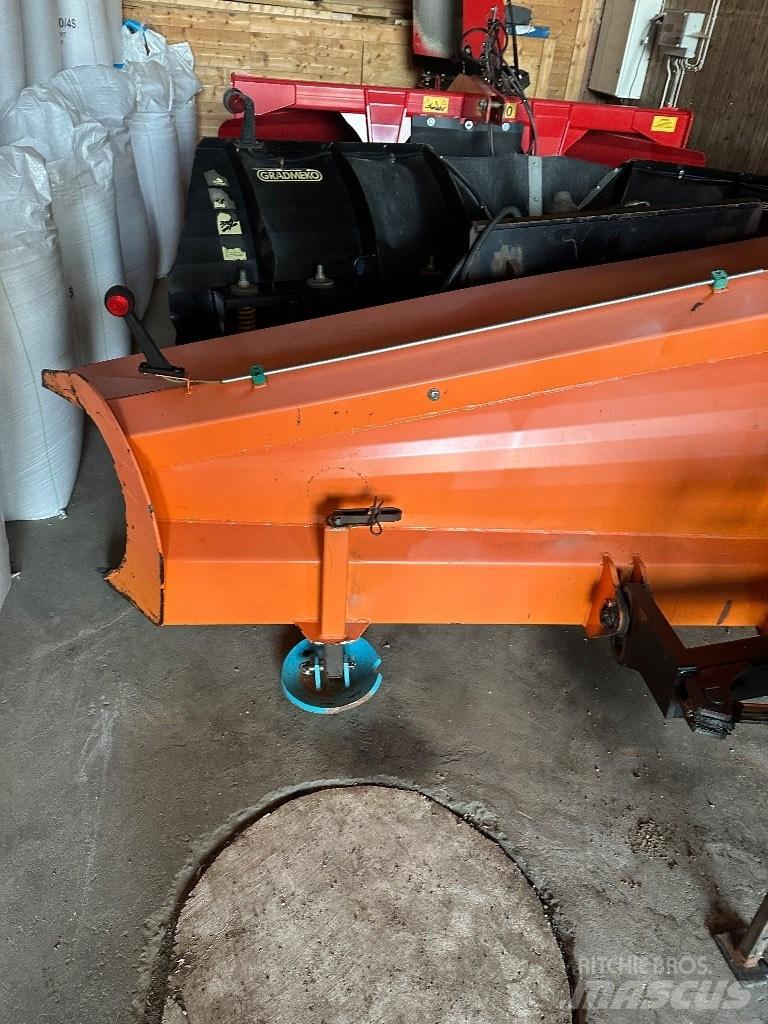 FMG AA 300 Hóeltakarítók