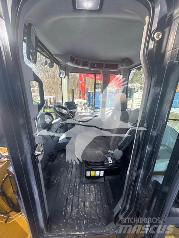 CAT 938M Gumikerekes homlokrakodók