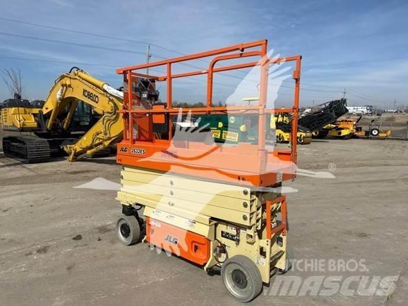JLG 2632ES Ollós emelők