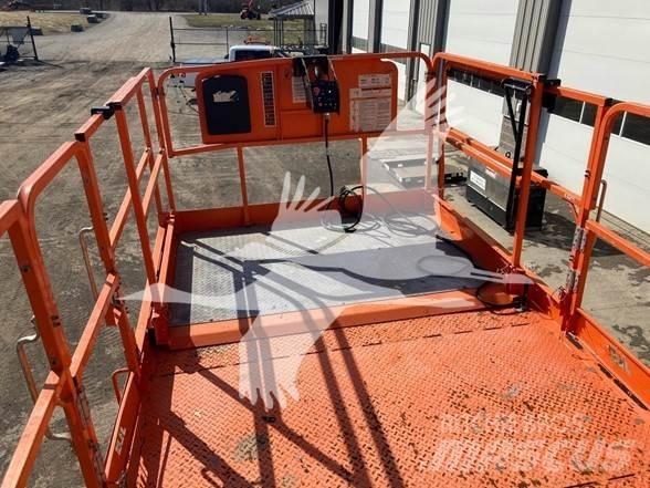 JLG 430LRT Ollós emelők