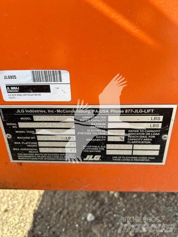 JLG 600AJ Karos emelők