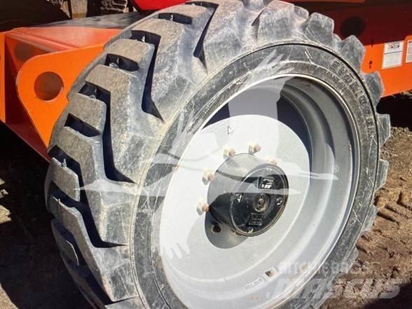 JLG 600AJ Karos emelők