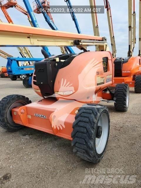 JLG 600AJ Karos emelők
