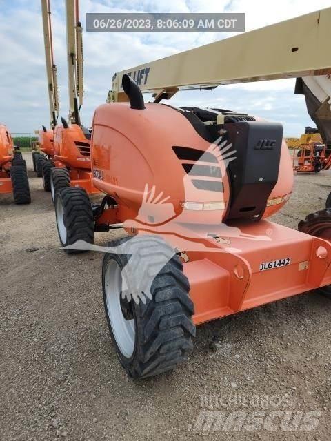 JLG 600AJ Karos emelők