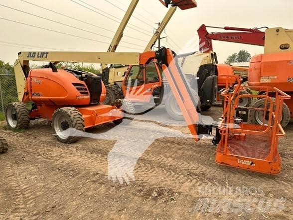 JLG 600AJ Karos emelők