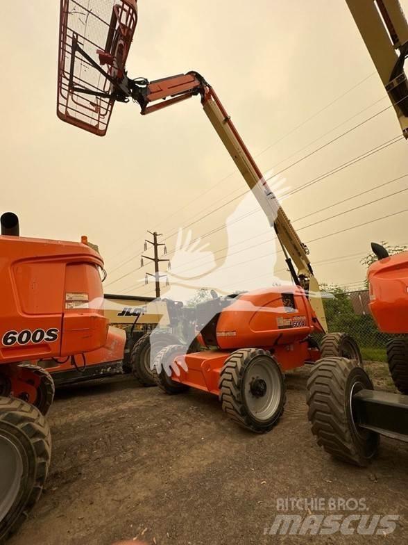 JLG 600AJ Karos emelők