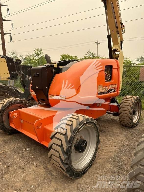 JLG 600AJ Karos emelők