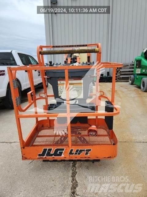 JLG E300AJP Karos emelők