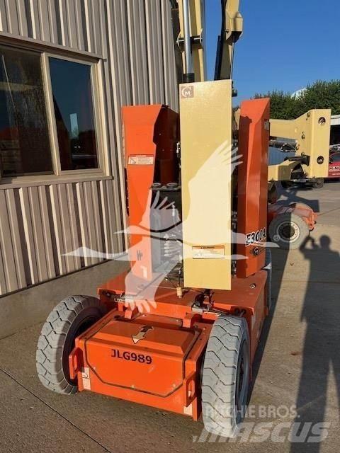 JLG E300AJP Karos emelők
