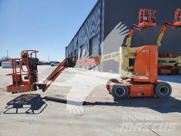 JLG E300AJP Karos emelők