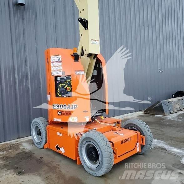 JLG E300AJP Karos emelők
