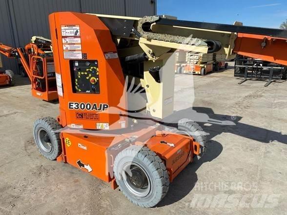JLG E300AJP Karos emelők