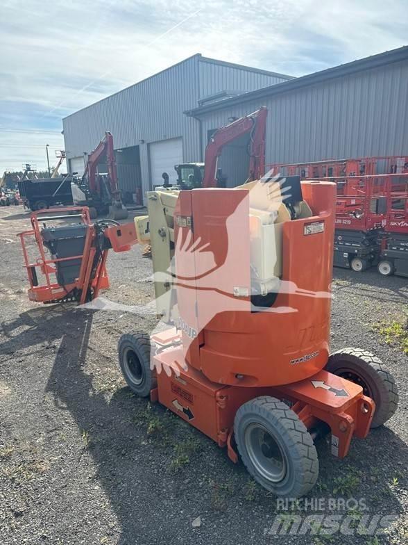 JLG E300AJP Karos emelők
