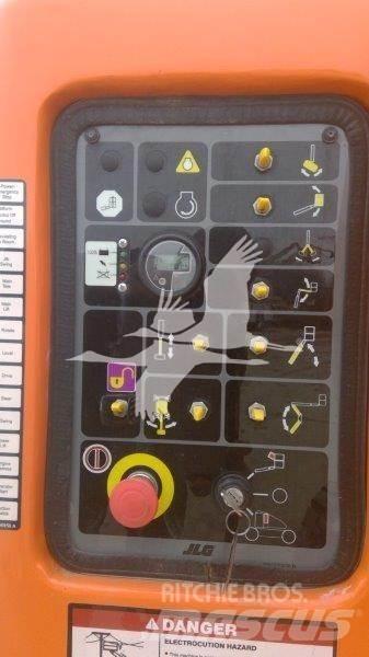 JLG E450AJ Karos emelők