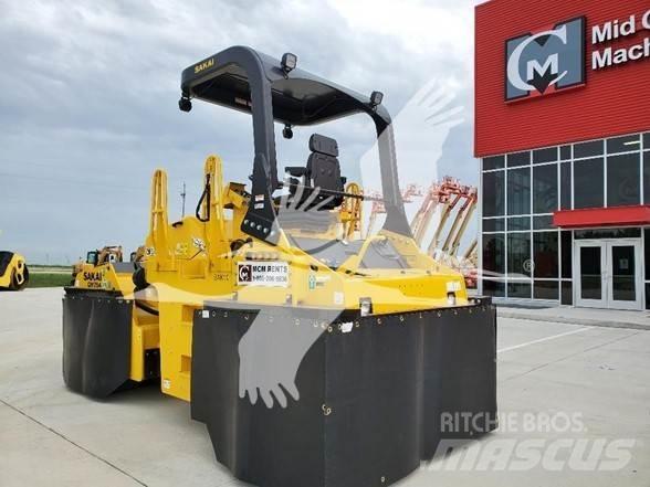 Sakai GW754 Pneumatikus kerekes hengerek