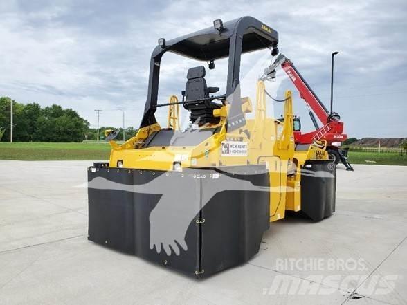 Sakai GW754 Pneumatikus kerekes hengerek