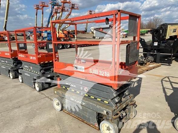SkyJack SJ3219 Ollós emelők