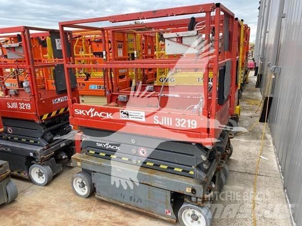 SkyJack SJ3219 Ollós emelők