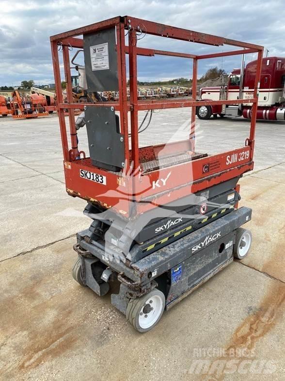 SkyJack SJ3219 Ollós emelők