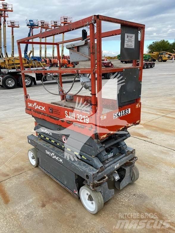 SkyJack SJ3219 Ollós emelők