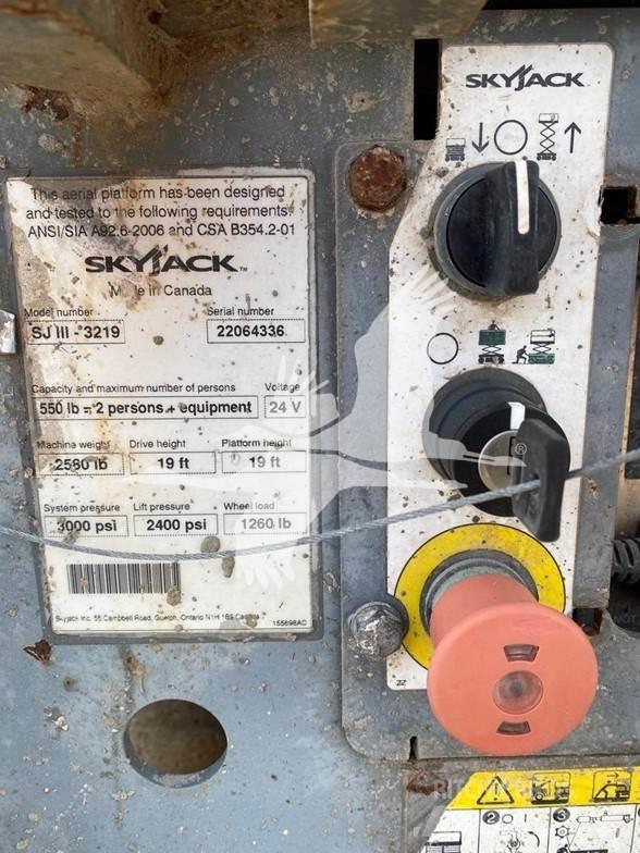 SkyJack SJ3219 Ollós emelők