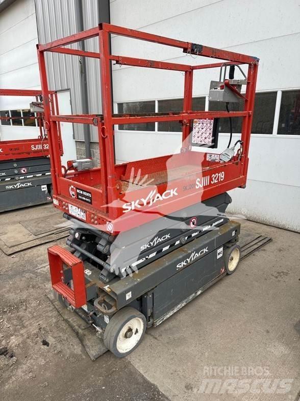 SkyJack SJ3219 Ollós emelők