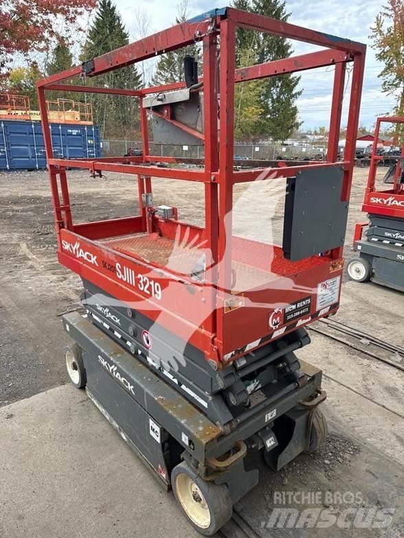 SkyJack SJ3219 Ollós emelők