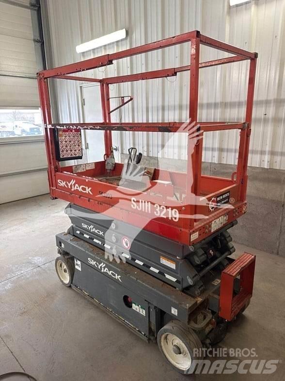 SkyJack SJ3219 Ollós emelők
