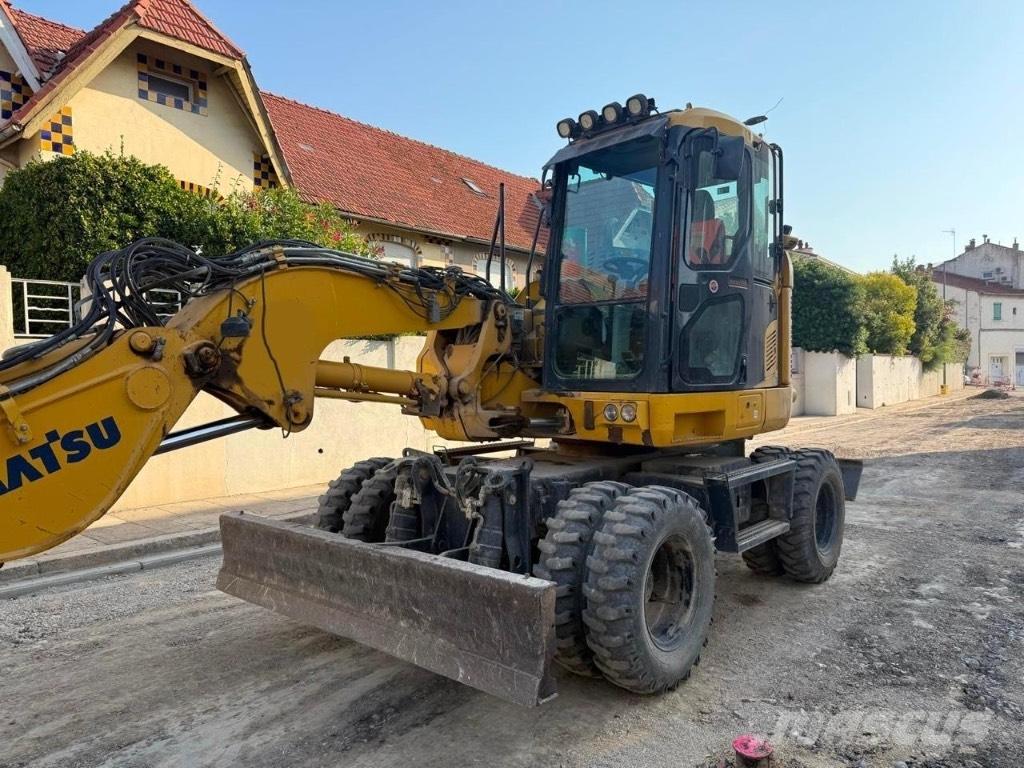 Komatsu PW 118 Gumikerekes kotrók