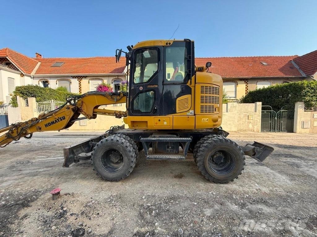 Komatsu PW 118 Gumikerekes kotrók