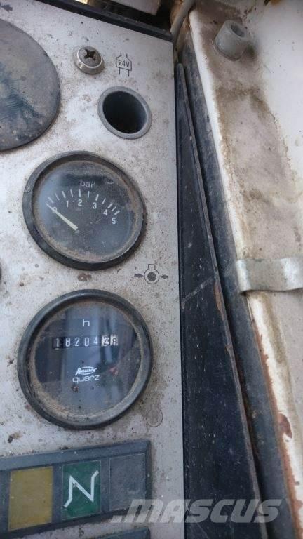 Liebherr A900 Gumikerekes kotrók