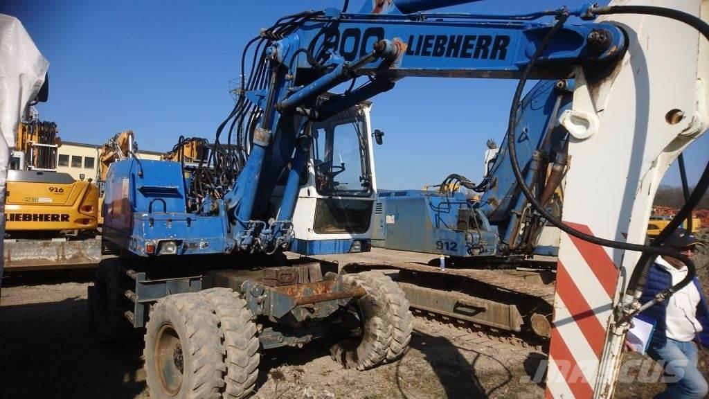 Liebherr A900 Gumikerekes kotrók