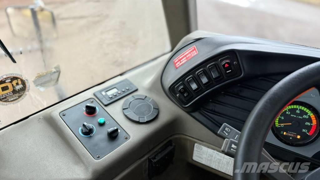 CASE 330 B Csuklósdömperek