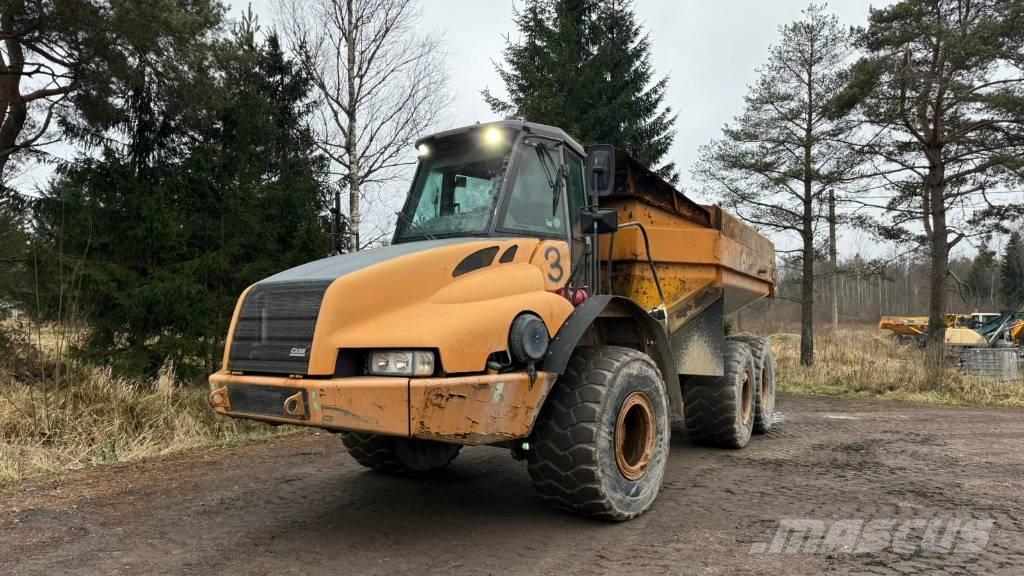 CASE 330 B Csuklósdömperek