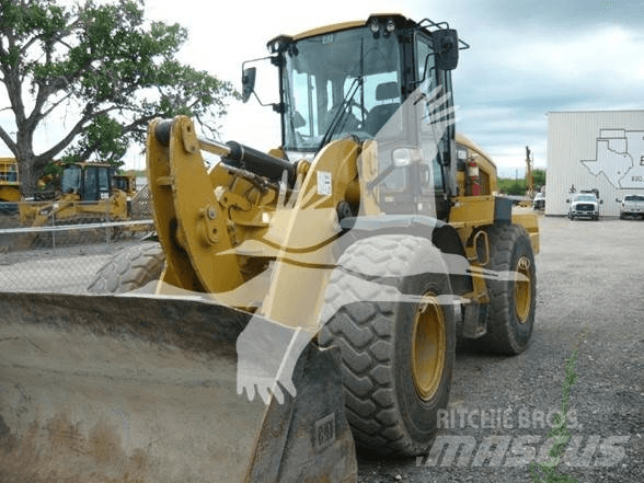 CAT 938M Gumikerekes homlokrakodók