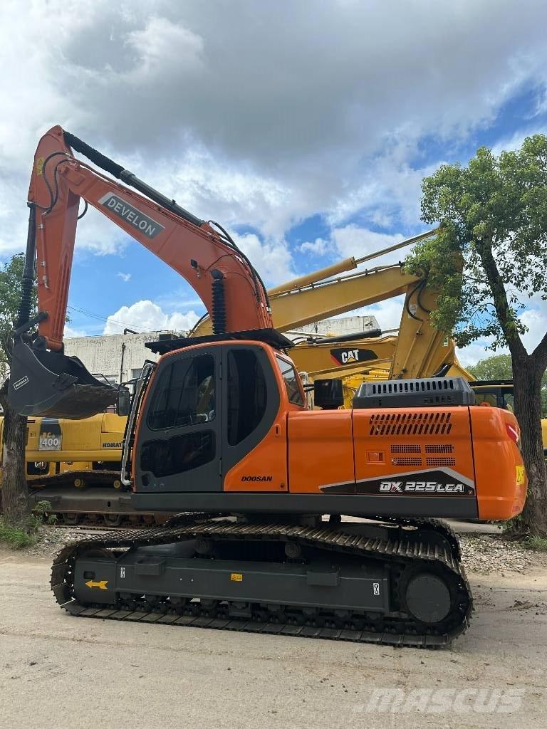 Doosan DX 225 LCA Közepes (midi) kotrók 7 t - 12 t