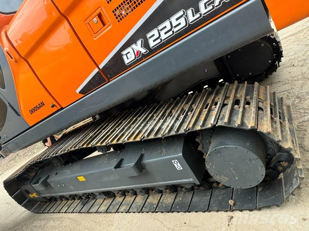 Doosan DX 225 LCA Közepes (midi) kotrók 7 t - 12 t