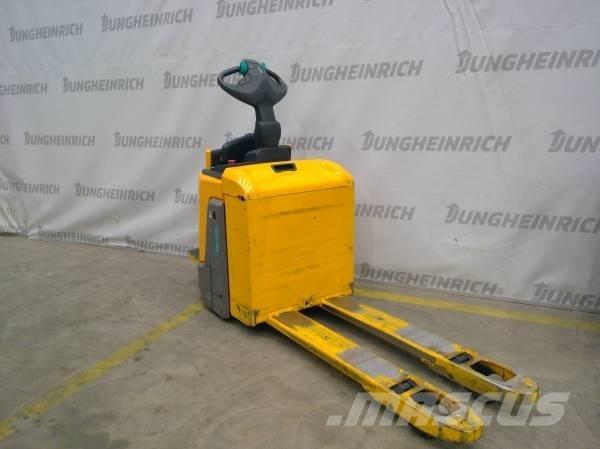 Jungheinrich ERE 225 Vezetőállásos alacsony emelőkocsi