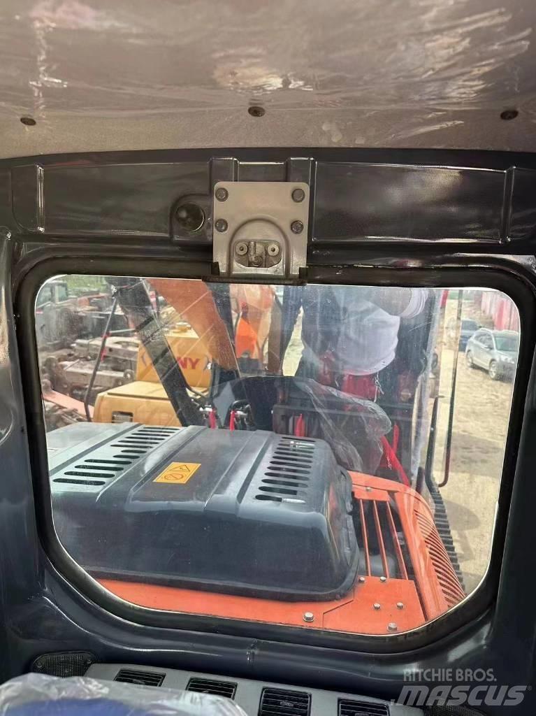 Hitachi 130 Lánctalpas kotrók
