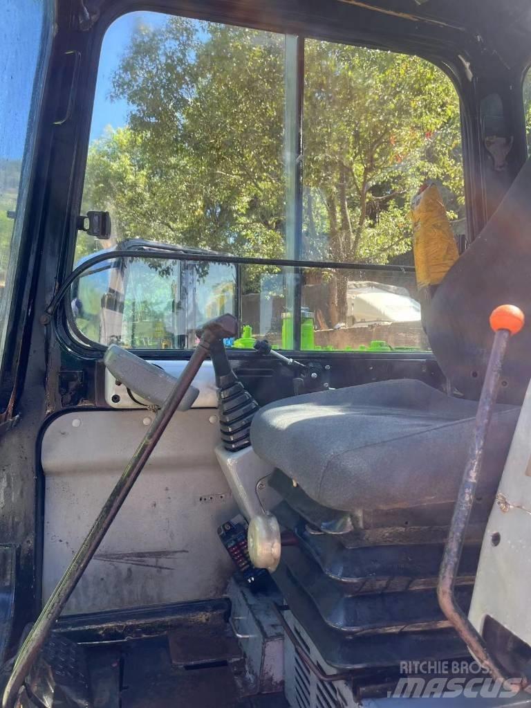 Hyundai R60-5 Lánctalpas kotrók