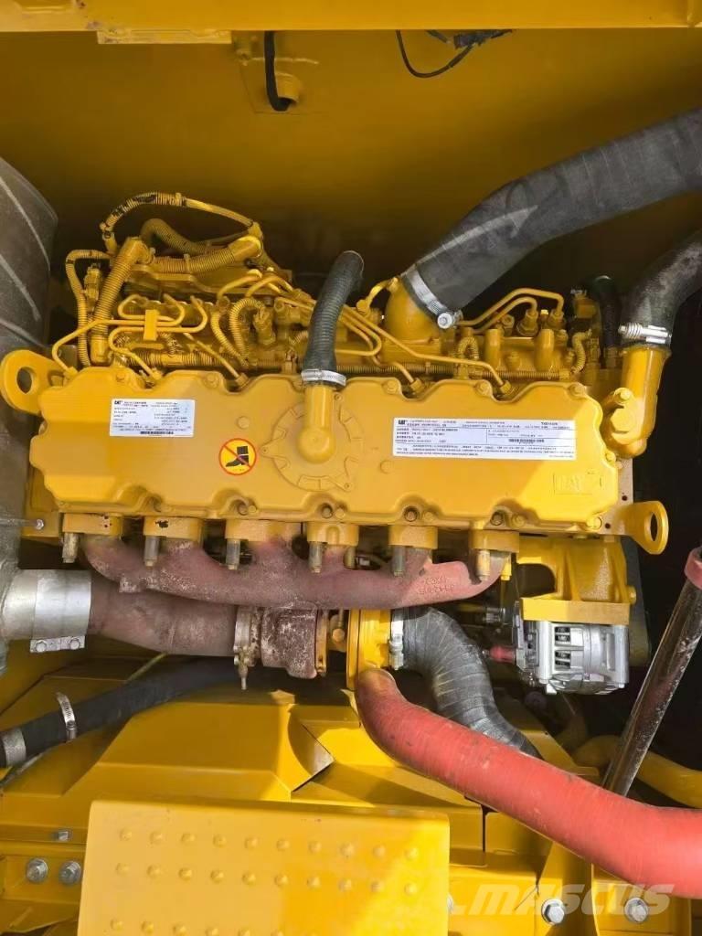 CAT 320 Lánctalpas kotrók