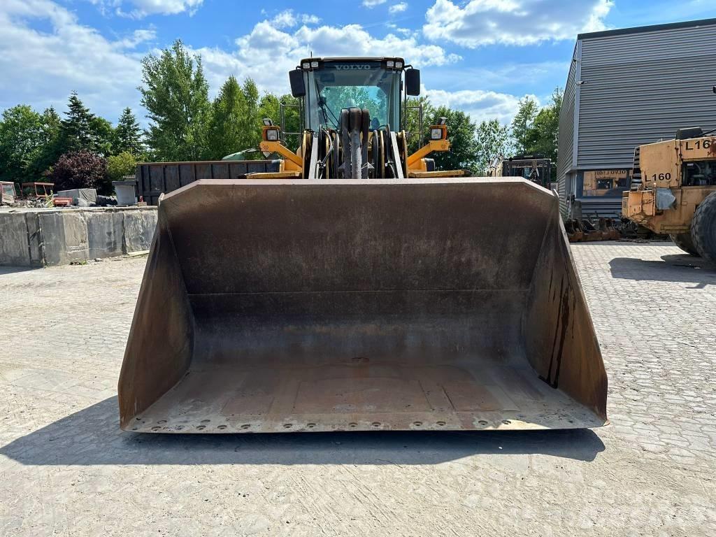 Volvo L180F Gumikerekes homlokrakodók