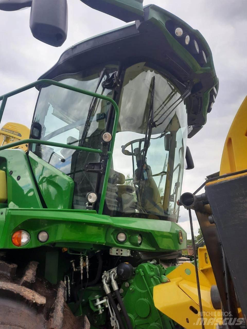 John Deere 8200 i Önjáró szecskázók