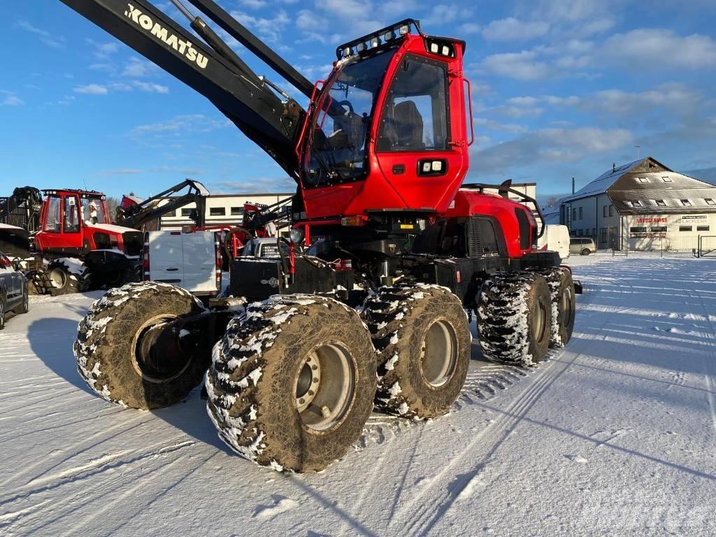 Komatsu 931 XC Betakarítók